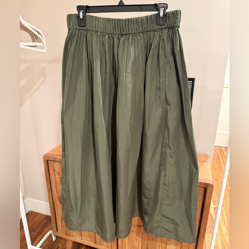 Uniqlo A-Line Skirt in Olive